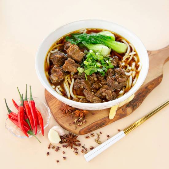 主厨红烧牛蹄筋面 Braised Beef tendon Noodle Soup